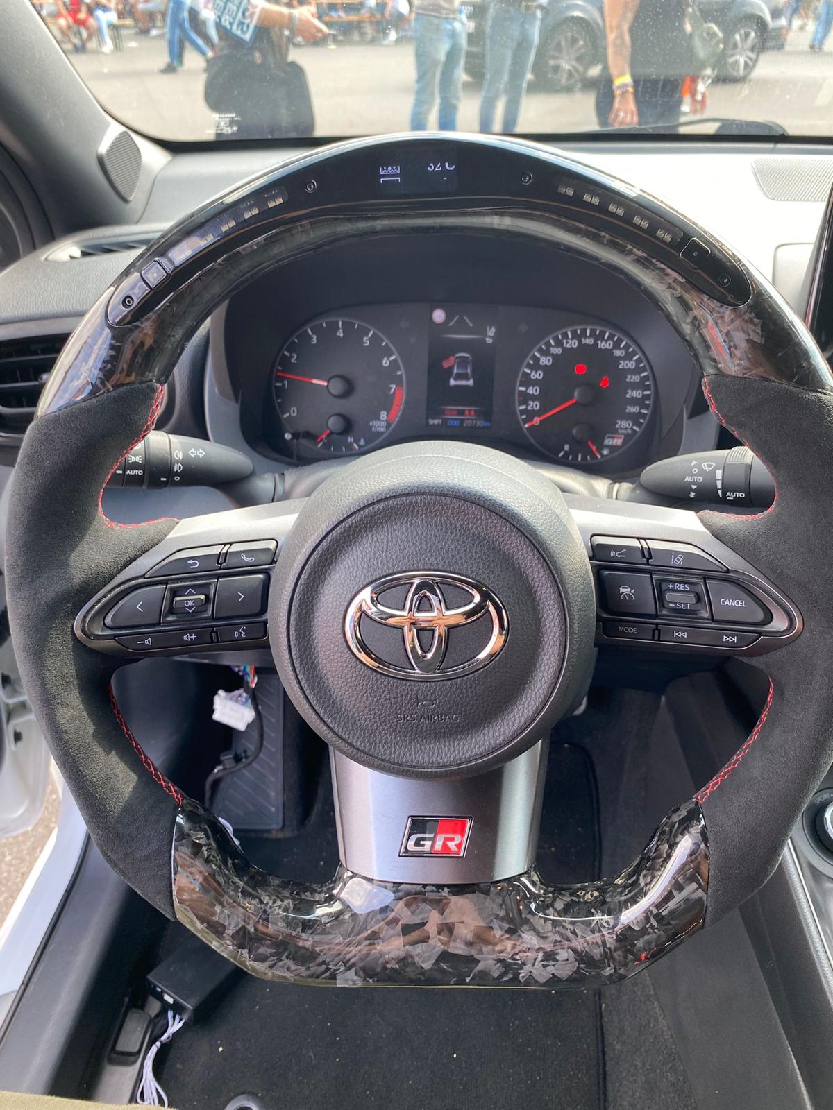 Toyota GR Yaris Lenkrad Carbon mit Display / Shiftlight