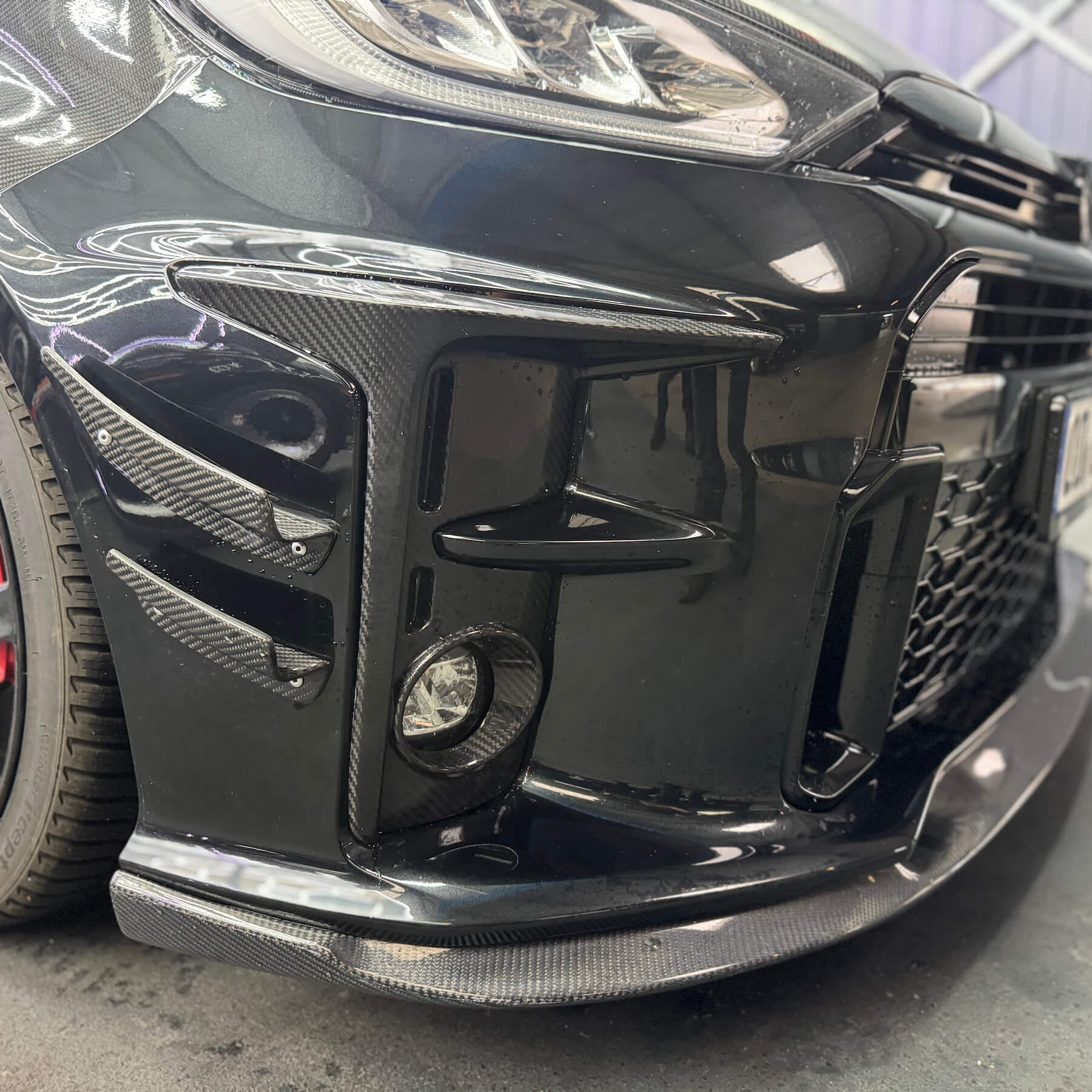 Toyota GR Yaris Carbon Nebescheinwerfer Abdeckung