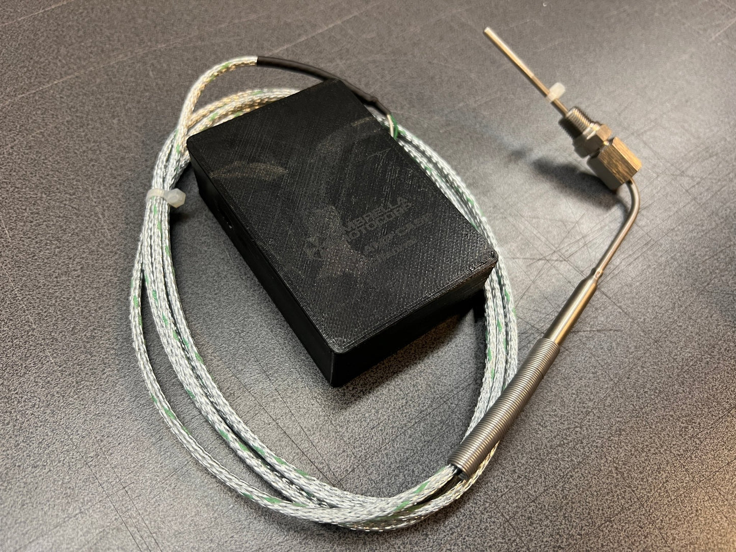 Abgastemperatursensor (EGT) mit Konverter inkl. Kabelbaum und Gewindehülse - UMC-Parts.de