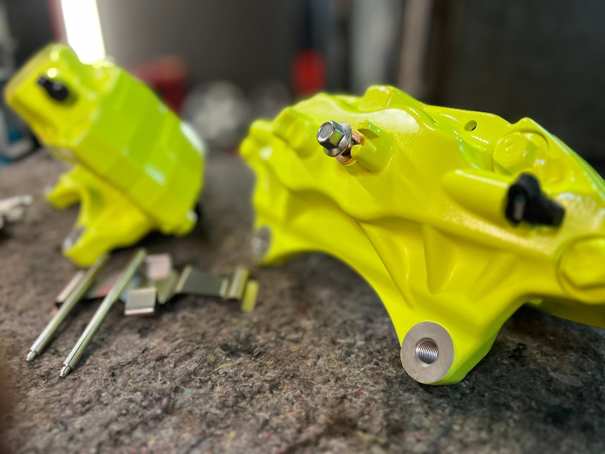 Subaru Impreza STI - Bremssattel SET für 4-Kolben Bremsanlage - UMC-Parts.de